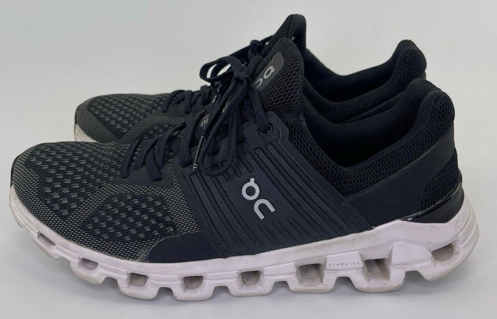 On Cloud running shoes size 8 woman’s